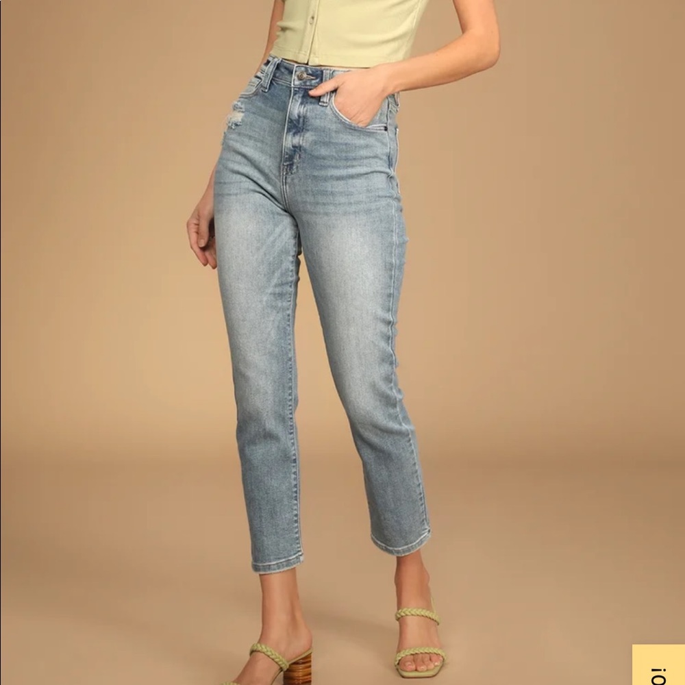 NWOT- Ultra High Waisted Light Wash Jeans